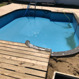 Accessoires indispensables pour l'entretien de votre piscine : produits et outils Lisieux